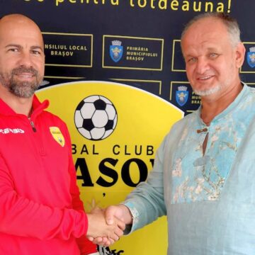 Fostul-atacant-din-Superliga-revine-in-antrenorat-A-lucrat-cu-Mircea-Lucescu-Gheorghe-Hagi-si-Cosmin-Olaroiu-iar-acum-e-fit-la-42-de-ani-si-are-amb.jpg Fostul atacant din Superliga revine în antrenorat!