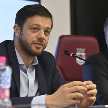 Victor-Angelescu-il-face-praf-pe-Marian-Iancu-dupa-ce-fostul-patron-al-Timisoarei-a-spus-despre-Rapid-ca-a-devenit-echipa-sistemulu-scaled.jpg „A ajuns unde a ajuns pentru că a făcut multe lucruri!”