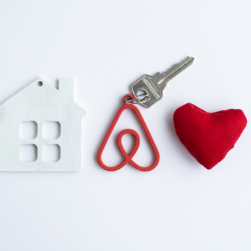 airbnb-1024x683.png Casa mea, regulile mele. Proprietarii de Airbnb au cerințe ciudate pentru cei care doresc să le închirieze locuințele