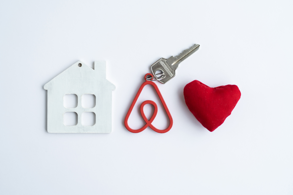 Casa mea, regulile mele. Proprietarii de Airbnb au cerințe ciudate pentru cei care doresc să le închirieze locuințele