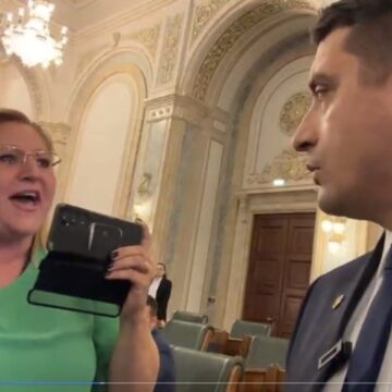 diana-sosoaca-george-simion.jpg Scandal între Diana Șoșoacă și George Simion în Parlament. „Ăsta Are Tupeu, Băi Frate!” și „Nu Mai țipați Așa, Nu Mai Mințiți” – VIDEO