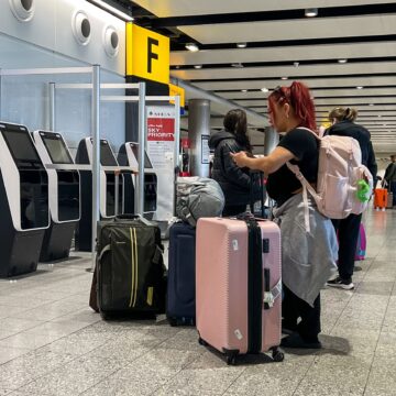 hepta-6776029-scaled.jpg Pleci fără haine în vacanță. Cum poate ajuta acest serviciu la reducerea poluării?