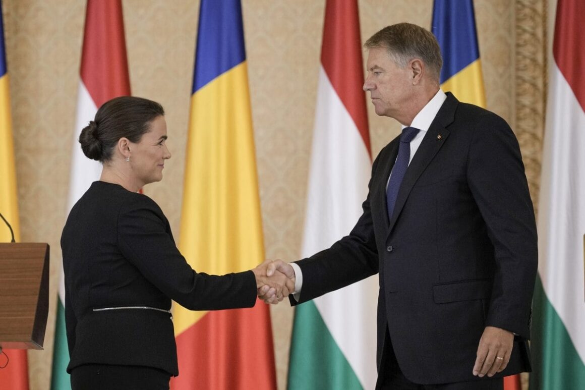 Klaus Iohannis Face Prima Sa Vizită Oficială în Ungaria Ca Președinte, în Octombrie