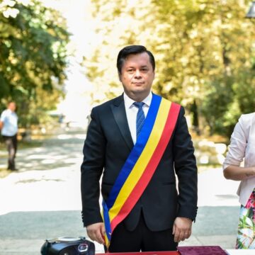 marcel-romanescu-primar-targu-jiu.jpg Marcel Romanescu, primarul PNL din Târgu Jiu, trece la PSD: „Timp de 7 ani nu am știut ce înseamnă sprijin din partea conducerii județene”