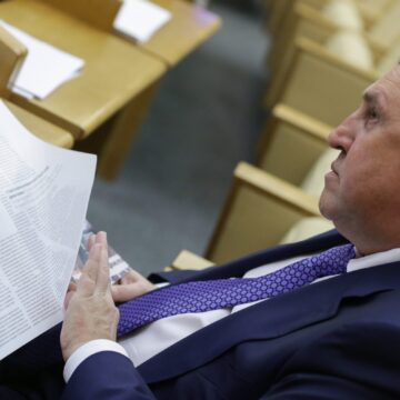 Un Deputat Rus Fugar, Condamnat Pentru Cea Mai Mare Mită Din Istoria Rusiei Moderne, își Păstrează în Continuare Mandatul, Chiar și La Un An După Sentință