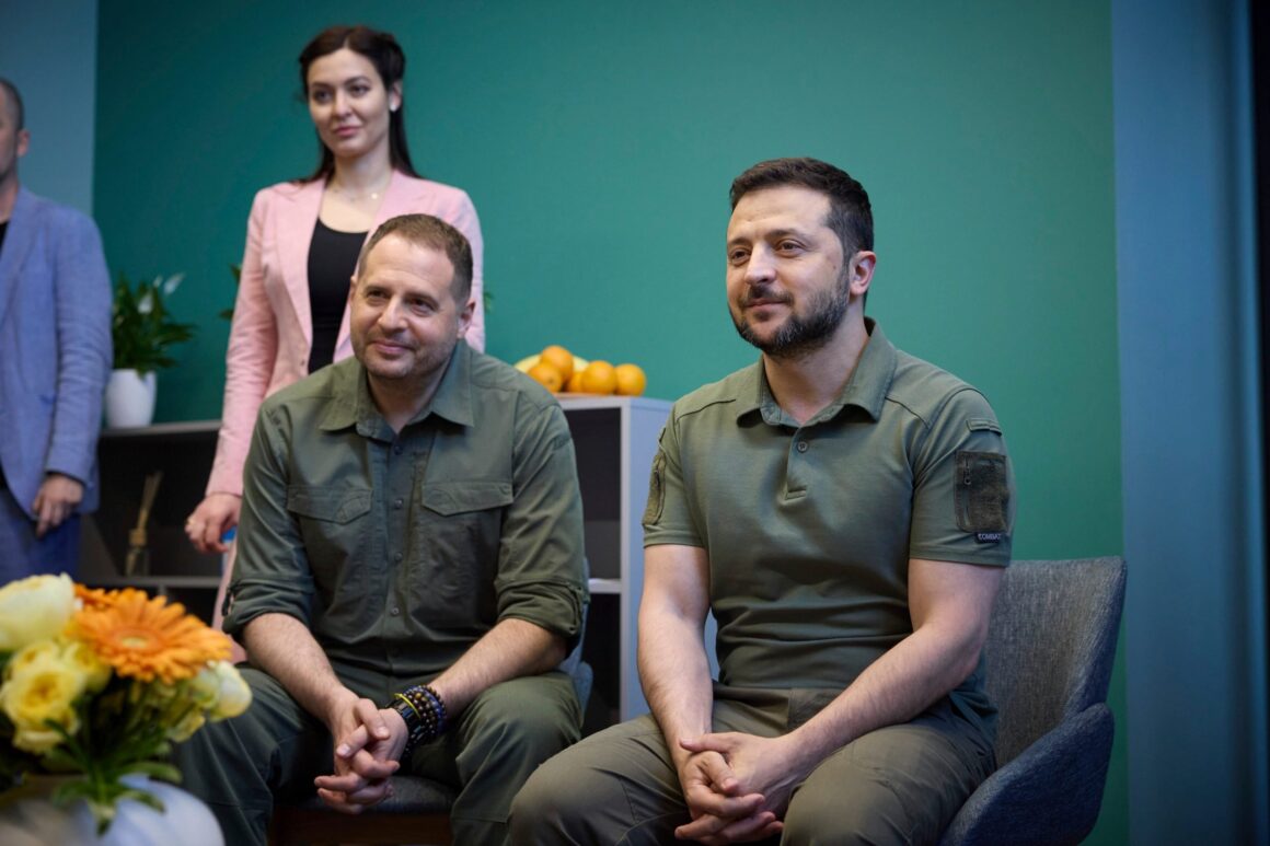 Principalii Colaboratori Ai Lui Zelenski, Suspectați De Corupție. Cine Este „Cardinalul Verde” și Ce Acuzații I S-au Adus Lui Zelenski