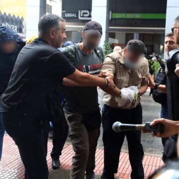 Un Bărbat A Murit înecat După Ce Echipajul Unui Feribot Nu L-a Lăsat Să Urce La Bord și L-a împins în Mare, în Portul Pireu Din Grecia