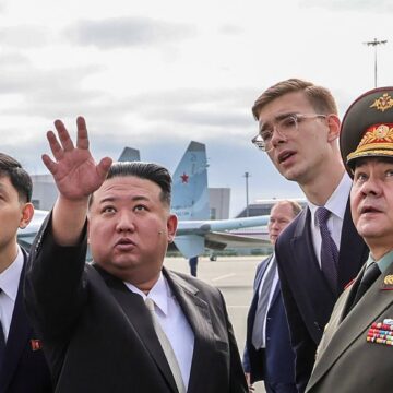Kim Jong Un A Inspectat Bombardierele Cu Capacitate Nucleară și Rachetele Hipersonice Ale Rusiei. Cum A Lăudat Șoigu Unul Dintre Avioane