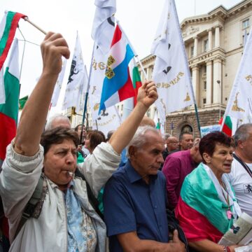 Sute De Naționaliști Bulgari Au Ieșit în Stradă, La Sofia, Pentru A Cere Demisia Guvernului și închiderea Bazelor NATO Din țară