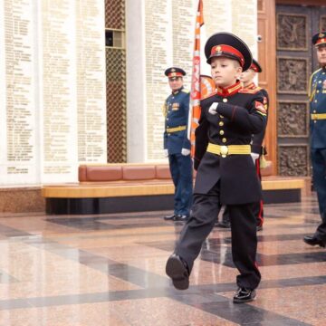 Școlile Rusești Devin Din Ce în Ce Mai Militarizate. Copii De 7 Ani Sunt învățați Să Mărșăluiască, Iar Adolescenții Să Folosească Muniție Reală