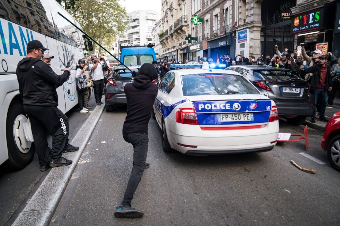 Noi Proteste Violente în Franța. Zeci De Mii De Oameni, Din Nou în Stradă. FOTO