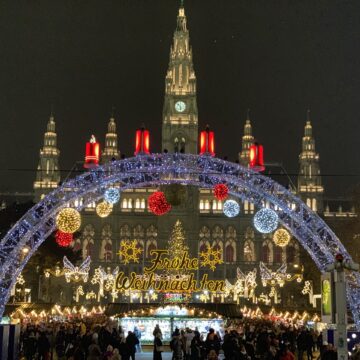 Viena1-1-scaled-1.jpg Sărbătorile de iarnă sunt aproape. Ce târguri de Crăciun vizitezi în Europa