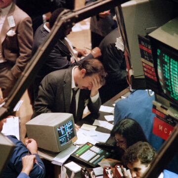 Azi se împlinesc 36 de ani de la al doilea Black Monday. Cât de neagră e situația pieței bursiere în 2023