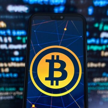 hero-image.fill_.size_1248x702.v1697469546.jpg Piața Bitcoin crește la 30.000 de dolari, în urma apariției unui fake news despre aprobarea ETF-ului