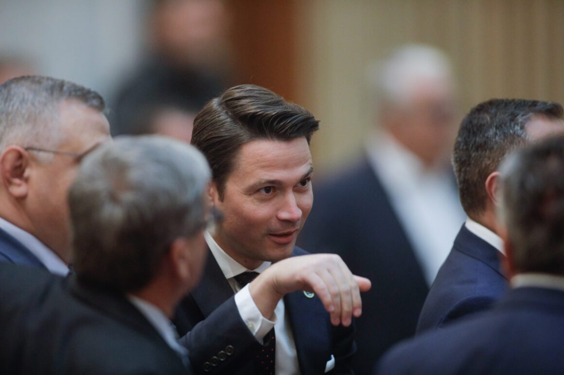 id207461inquamphotosgeorgecalin-scaled.jpg CULISELE UNUI SCANDAL în PNL Pe Tema Unui Număr Mai Mare De Femei în Parlament. „Bărbații Se Tem Că Le Vom Fura Locurile Pe Liste”. Ironii Cu Amante și Persoane Transgender