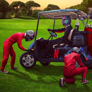 netflux.jpg Netflix prezintă primul său eveniment sportiv live. La competiția de golf vor participa 4 jucători profesioniști de golf și 4 piloți de Formula 1