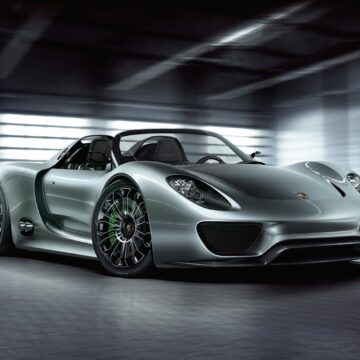 porsche.jpg Porsche avertizează că sectorul de lux suferă din cauza inflației. Clienții nu mai vor să investească bani mulți în produsele noi