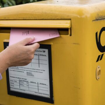 profimedia-0807672843-scaled.jpg Diaspora Riscă Să Nu Poată Vota Prin Corespondență La Alegerile Pentru Parlamentul European. Lider PSD: „Au Fost Scandaluri și în America, Este Un Vot Ușor De Viciat”