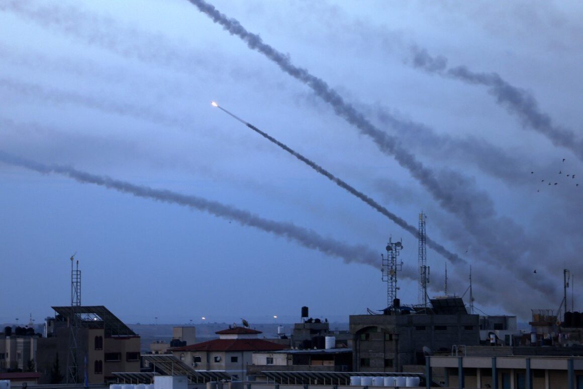 Israelul, Atacat Cu Zeci De Rachete. Hamas Anunță „marea Bătălie Care Va înceta Ocupația”. Armata Israeliană Intră în „stare De Pregătire De Război”