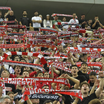 Dinamo-parasita-de-suporteri-la-meciul-cu-FC-U-Craiova-Cate-bilete-au-fost-vandute-pentru-partida-de-pe-Arena-Nationala-2-scaled.jpg Serviciu? Școală? Dinamo este peste toate: „Prioritate zero!”