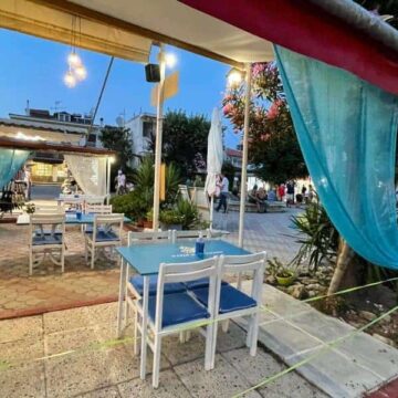 Grecia-introduce-taxe-mai-mari-de-anul-viitor-Taxa-pe.jpg Călătorești mai scump în Grecia. Începând de anul viitor, taxa turistică din Grecia va fi înlocuită cu „taxa de reziliență la criza climatică”