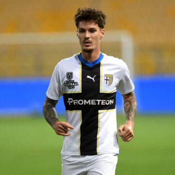 Italienii-au-aflat-cand-revine-Dennis-Man-pe-teren.jpg Italienii au aflat când revine Dennis Man pe teren!