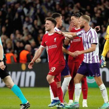 Rezultatele-serii-in-grupele-Europa-League-Liverpool-infrangere-surprinzatoare-cu-Toulouse-Un-jucator-roman-eliminat-in-minutul-13-iar-AS-Roma-e.jpg Rezultatele serii în grupele Europa League și Conference League