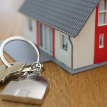 SA-CUMPERI-O-LOCUINTA-SAU-SA-STAI-CU-CHIRIE.jpg Cumperi sau închiriezi o locuință nouă? Durata medie de rambursare a unui împrumut este de 18 ani, arată o analiză imobiliară