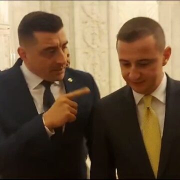 alfred-simonis-george-simion.jpg VIDEO. Derapaj în Parlament. Alfred Simonis, Către George Simion: „Îți Sparg Dinții”. Președintele Camerei Deputaților Susține Că Liderul AUR I-a Amenințat Mama Cu Violul