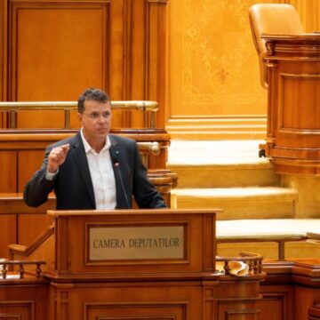 hepta7111417.jpg PSD și PNL, Acuzate De USR Că Refuză Urgentarea Legii Privind Transparența Cheltuielilor Cu Deplasările Externe Ale Lui Iohannis