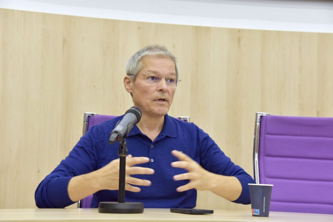hepta7439709-scaled.jpg Dacian Cioloș Propune Partidelor De Opoziție Să Facă Un Sistem De Alegeri Primare Pentru Desemnarea Unui Candidat La Prezidențiale