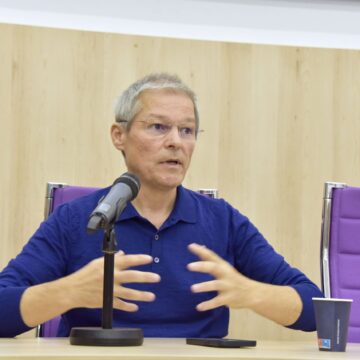 hepta7439709-scaled.jpg Dacian Cioloș Propune Partidelor De Opoziție Să Facă Un Sistem De Alegeri Primare Pentru Desemnarea Unui Candidat La Prezidențiale