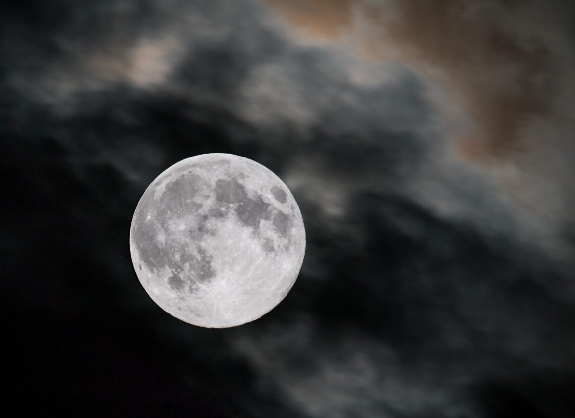 luna-plina-din-27-noiembrie-inzodia-gemeni.jpg Luna Plină Din 27 Noiembrie. Zodia Gemeni Aduce Schimbări!