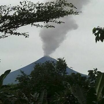 profimedia-0451611298.jpg Vulcanul Ulawun Din Papua Noua Guinee A Erupt. Norul De Cenușă S-a Ridicat La 15 Kilometri. VIDEO
