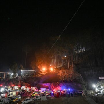 profimedia-0824961169-scaled.jpg Salvatorii Indieni, La Doi Metri De A Salva Cei 41 De Muncitori Blocați într-un Tunel Prăbușit Din Himalaya