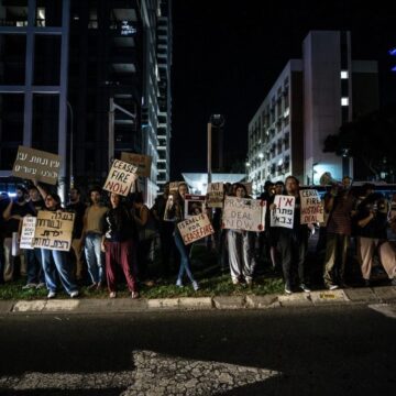 Protest în Fața Reședinței Lui Benjamin Netanyahu Din Ierusalim. Manifestanții Au Cerut Demisia Premierului și S-au Ciocnit Cu Forțele De Ordine