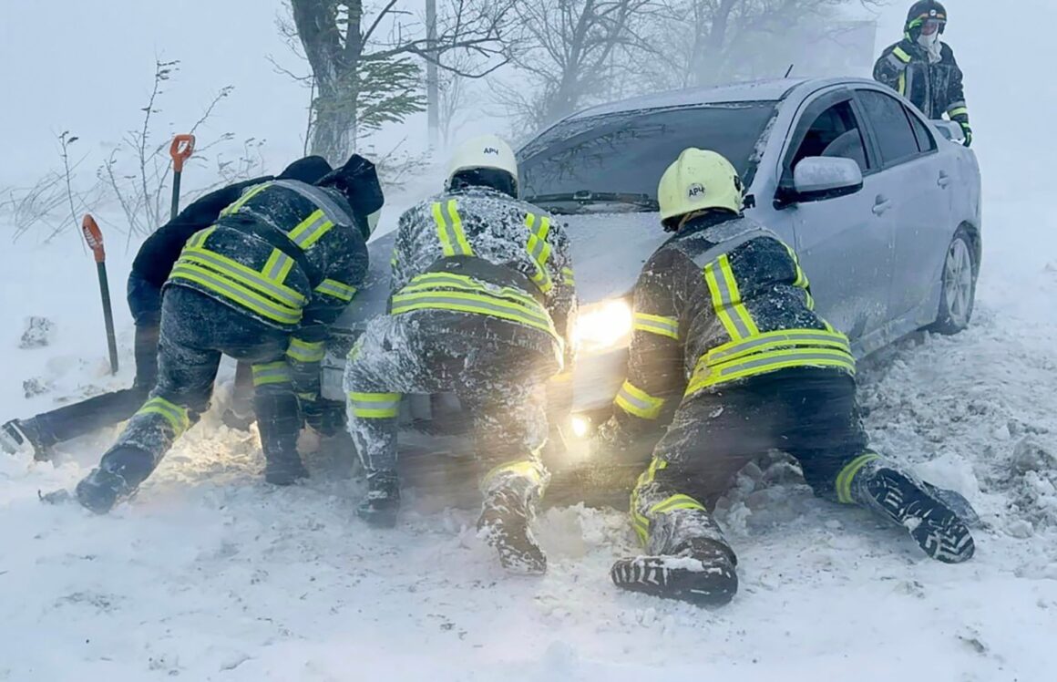 viscol-in-ucraina-foto-profimedia.jpg Bilanțul Intemperiilor Din Ucraina. Zelenski: „Cinci Persoane Au Murit în Regiunea Odesa”. 1.500 De Localități Au Rămas Fără Energie Electrică