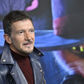 Antonio-Banderas-fotografie-nemaivazuta-pana-acum-Imaginea-de-scaled.jpg Antonio Banderas, fotografie nemaivăzută până acum! Imaginea de colecție de pe vremea când era un tânăr fotbalist
