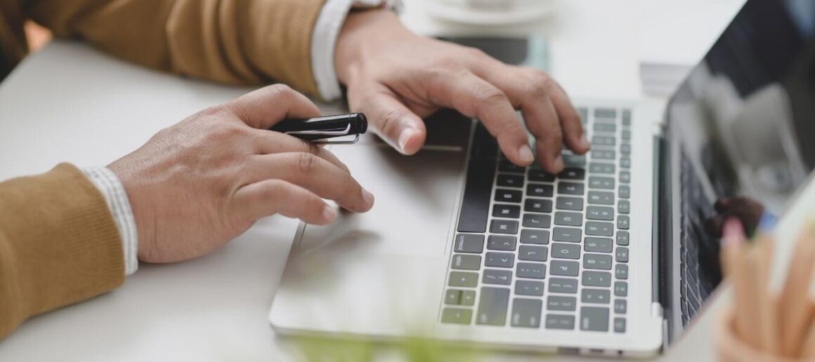 abilitati-de-operare-a-calculatorului.jpg 28% dintre românii au cunoștințe digitale de bază