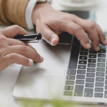 abilitati-de-operare-a-calculatorului.jpg 28% dintre românii au cunoștințe digitale de bază