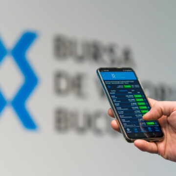 Indicele BET al BVB depăşește pragul de 15.000 de puncte şi ajunge la un nou maxim istoric