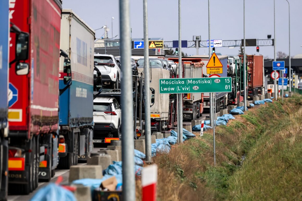 Un Alt Treilea șofer De Camion Ucrainean A Murit în Blocajul De La Granița Cu Polonia