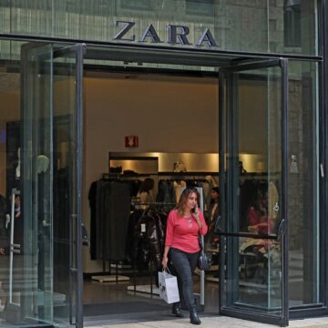 profimedia-0732913350-scaled.jpg Zara și-a Retras Campania De Publicitate De Pe Prima Pagină A Site-ului După Ce Palestinienii Au Cerut Boicotarea Ei | VIDEO