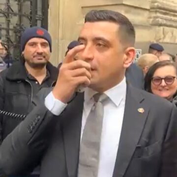 george-simion-aep-toni-grebla.jpg Protest AUR La Sediul AEP, Faţă De Comasarea Alegerilor. Toni Greblă: Cred Că PSD și PNL Au Renunţat La Comasare