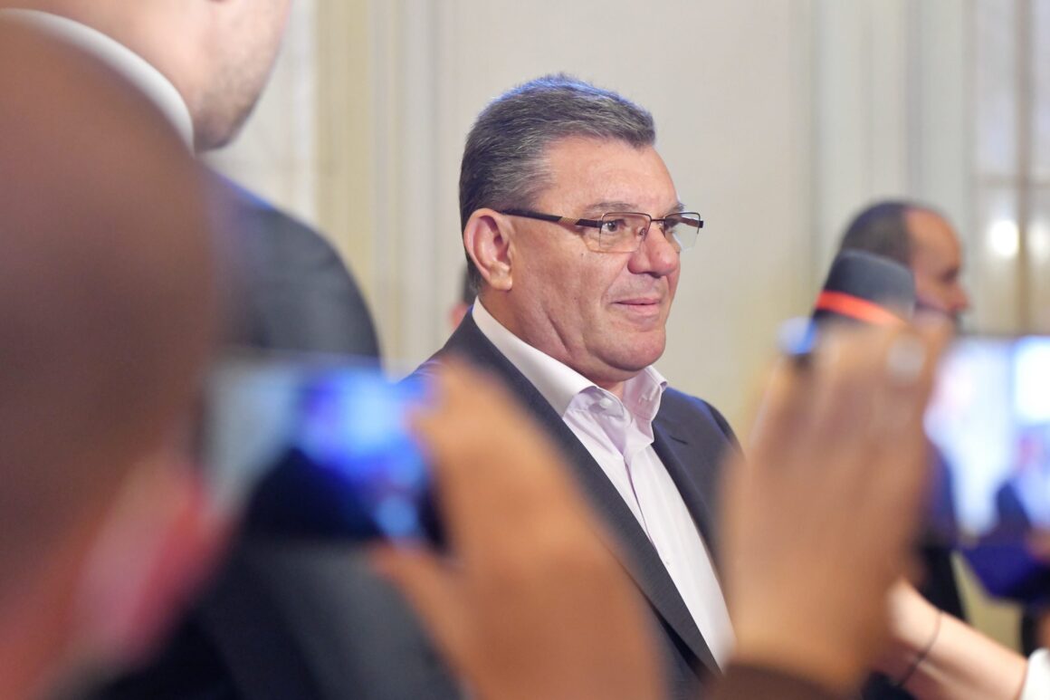 Deputatul Dumitru Coarnă Anunță Că A Demisionat Din AUR, Alături De „toată Filiala Călărași”. Conducerea Susține însă Că L-a Dat Afară