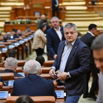 radu-cristescu-danut-pop-retinut-dna.jpg Deputatul PSD Radu Cristescu Cere Demiterea De Urgență A șefului Armatei Române: „S-a Umflat Peste Noapte Tărâța în El. Suferă De Vedetism”