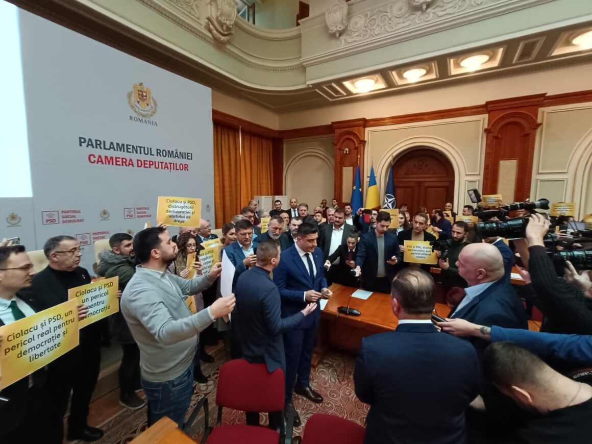 whatsapp-image-2024-01-31-at-10-18-25.jpeg Un Nou Scandal Provocat De AUR în Parlament. George Simion și Mai Mulți Parlamentari Au Protestat în Sălile De ședințe Ale PSD și PNL