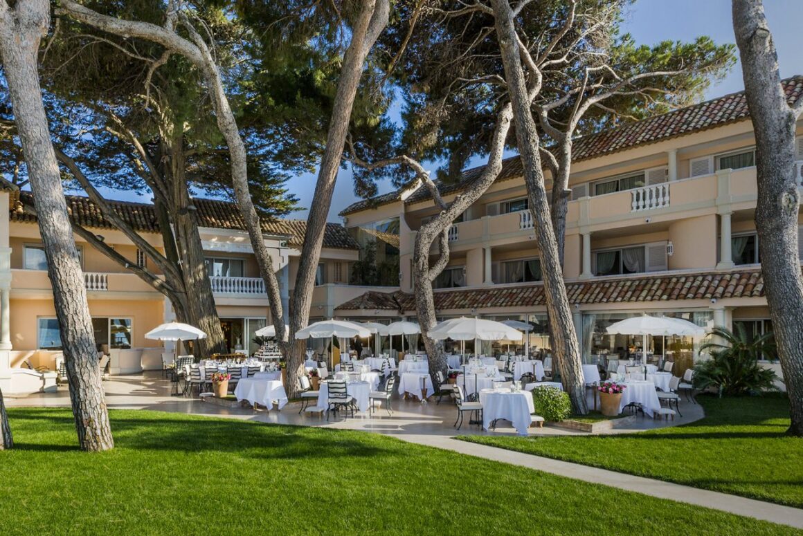 Cheval-Blanc-St-Tropez-La-Vague-dOr-3-Michelin-Stars.jpg Unde mănânci din ghidul Michelin?