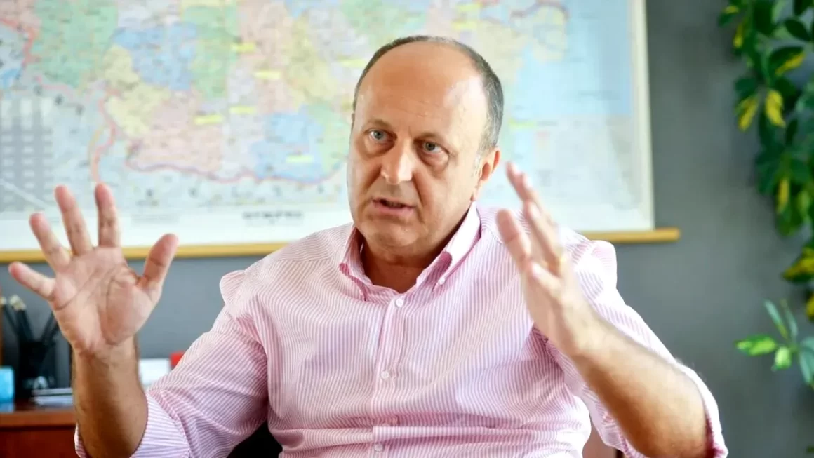 Dan-Sucu-la-un-pas-sa-cumpere-actiuni-la-clubul-lui-Gica-Hagi-impreuna-cu-alti-doi-afaceristi-de-top.webp.webp Dan Șucu a plecat din România, chiar în ziua în care au apărut stenogramele șocante dintre Liviu Bocciu și Daniel Niculae! Prima reacție a patronului Rapidului