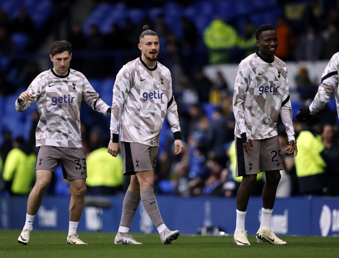 Radu Drăgușin a stârnit scandalul la Tottenham! Managerul său e pus la zid